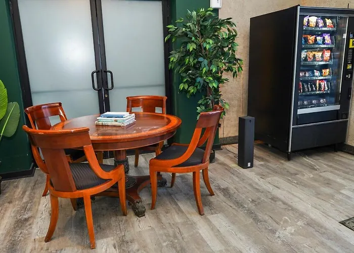 Cozy 2br South Loop With Optional Parking And Gym Near Mccormick Place, Public Transit & Hotspots