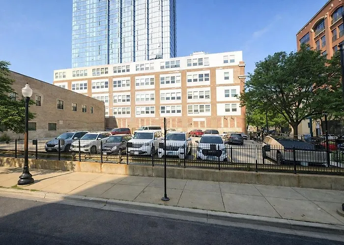 Cozy 2br South Loop With Optional Parking And Gym Near Mccormick Place, Public Transit & Hotspots Chicago